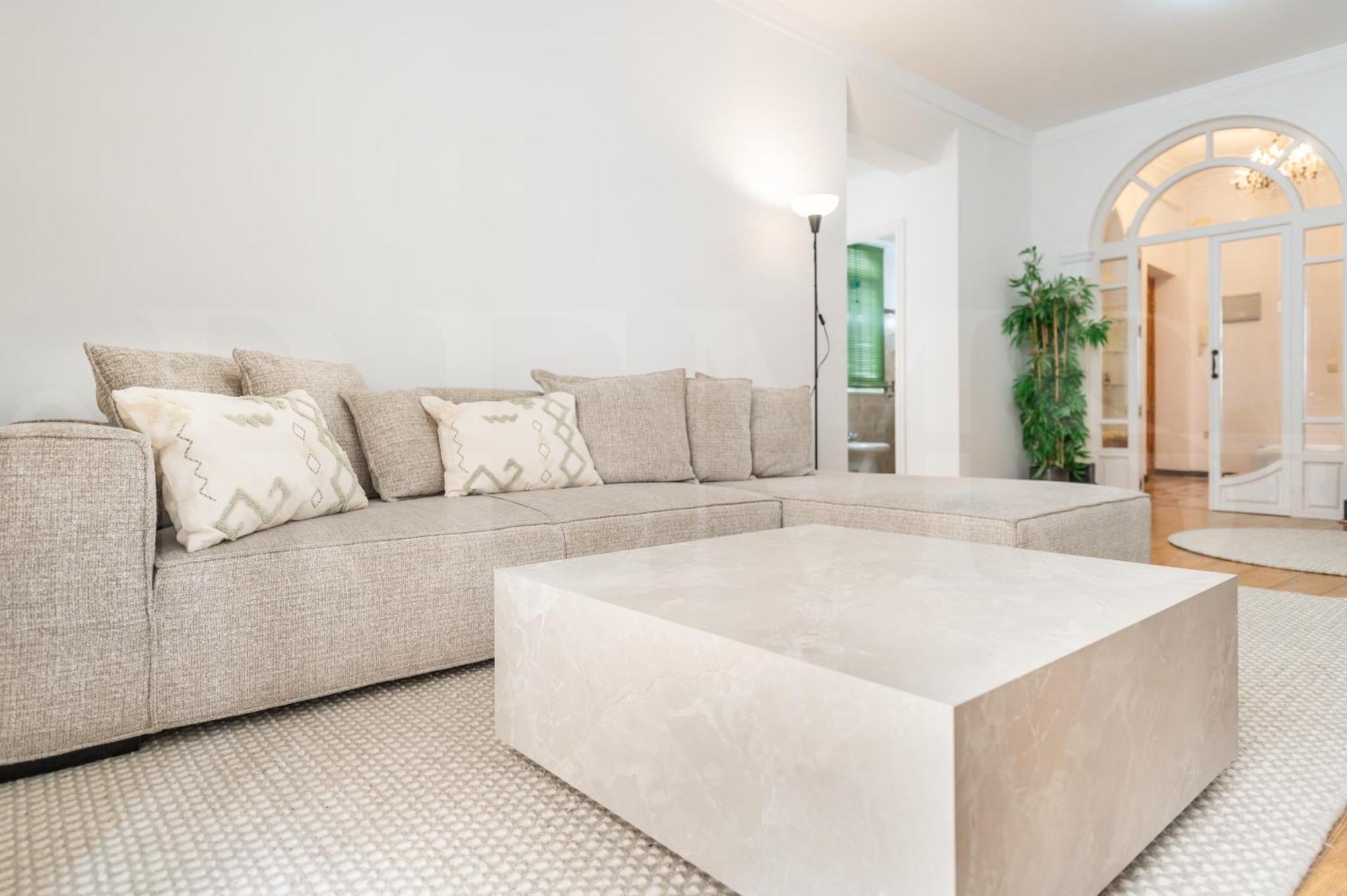 Apartament Charming With Private Patio By Rems *