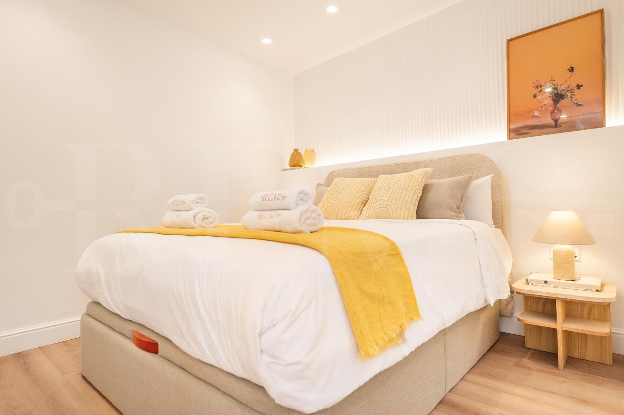Apartament Charming With Private Patio By Rems *