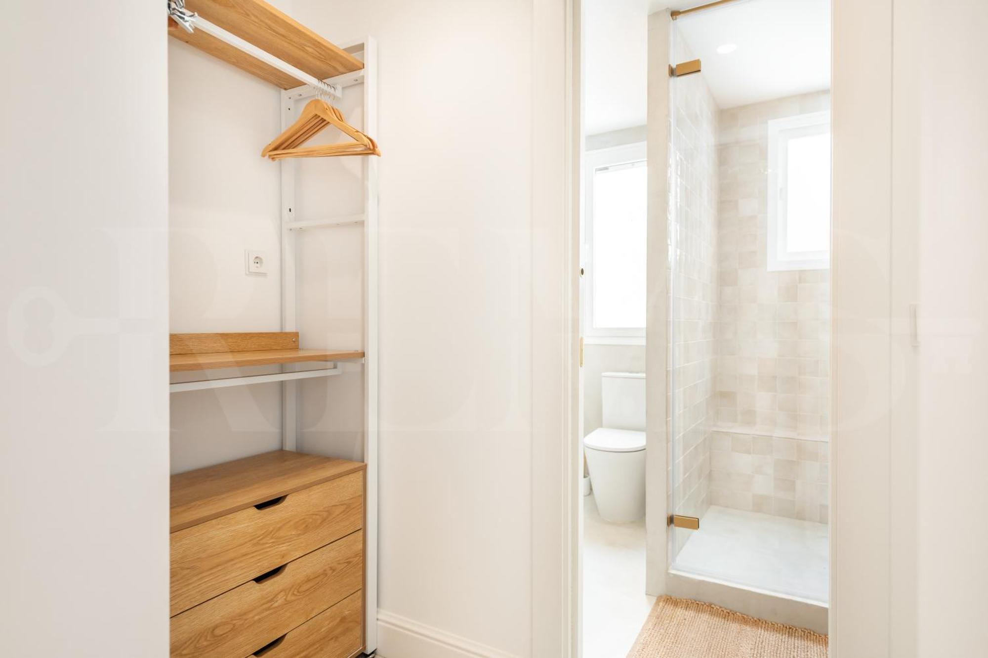 Apartament Charming With Private Patio By Rems