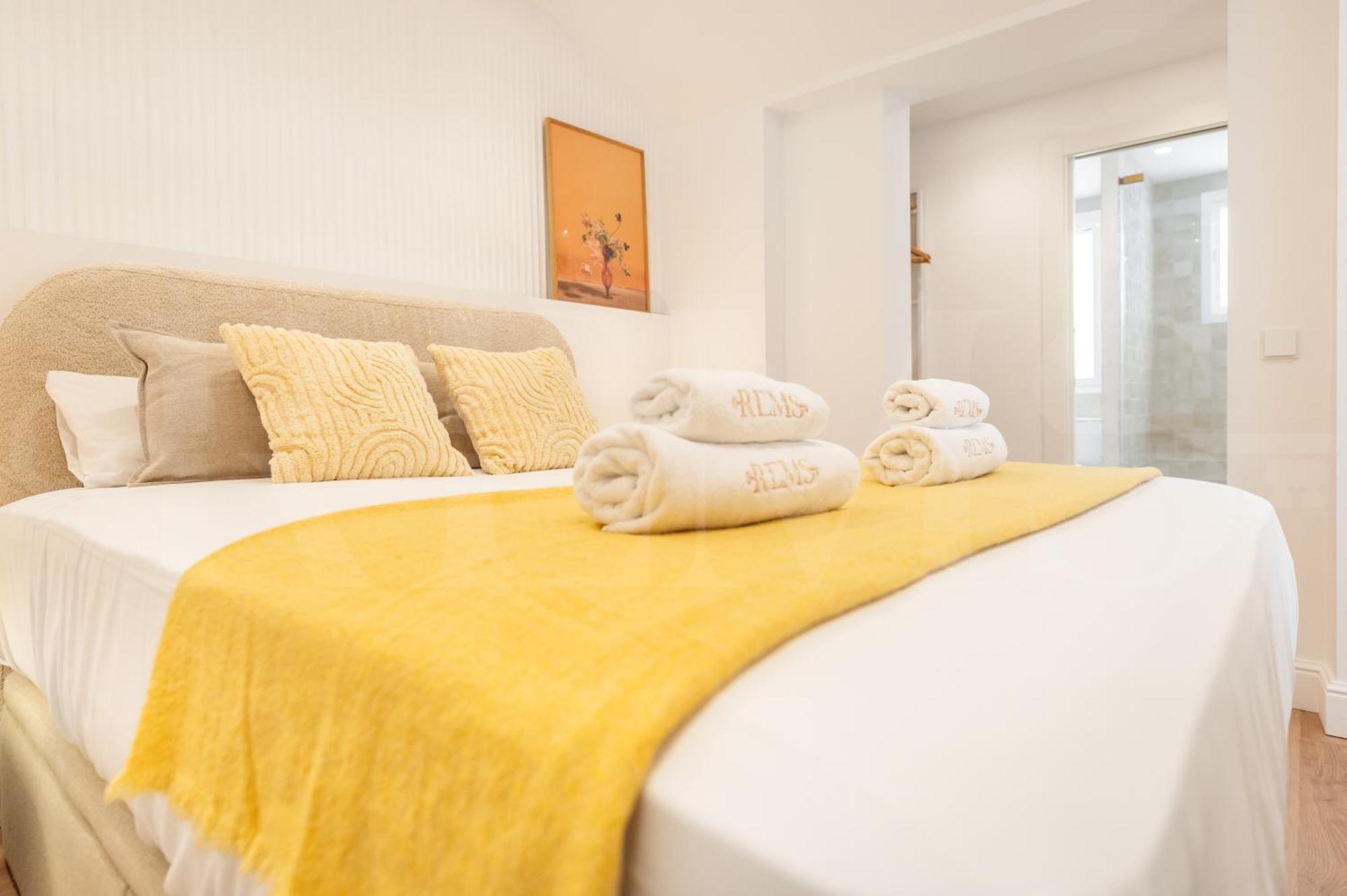 Apartament Charming With Private Patio By Rems *
